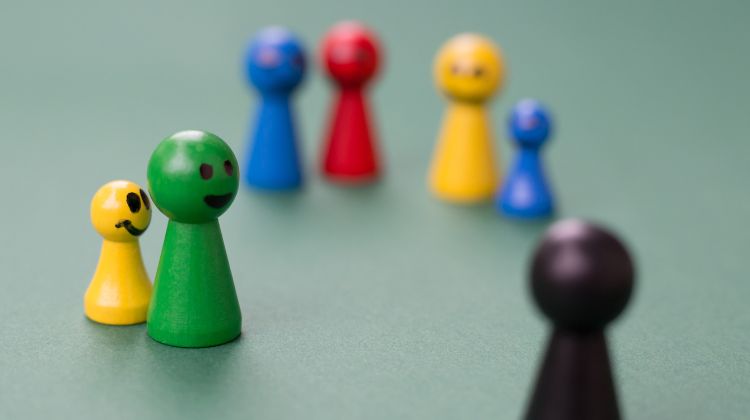 Supervision_Aufstellung_Teamentwicklung. Spielfiguren im Aufstellungs-Setting